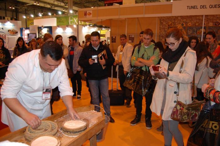 Queso de la Serena protagoniza GourmetQuesos en Madrid con una elaboración de queso en vivo