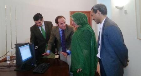 La Delegación Saharaui de Extremadura recibe un equipo informático donado por el Gobierno regional