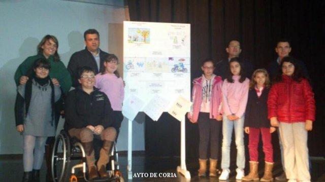 El Ayuntamiento de Coria entrega a los escolares los premios del I Concurso de Educación Vial