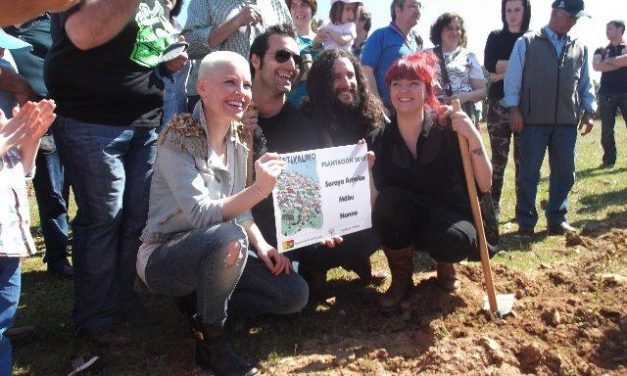 Soraya clausura el VI Festivalino de Pescueza con la tradicional plantación de árboles y un gran concierto