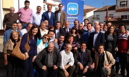 Monago mantiene un encuentro con militantes y simpatizantes del PP en la comarca de Sierra de Gata