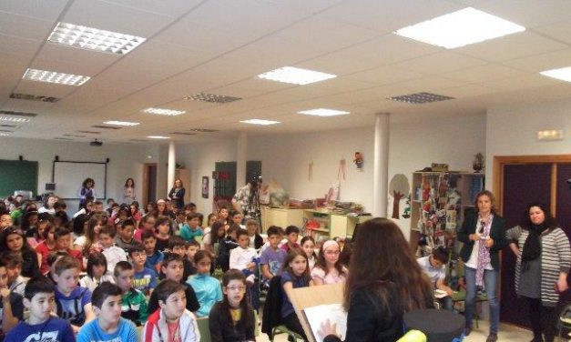 El Colegio Público El Pilar de Plasencia celebra el día del libro con una lectura compartida