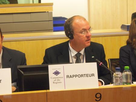 Monago defiende la agricultura y el empleo en su dictamen sobre la directiva europea del tabaco