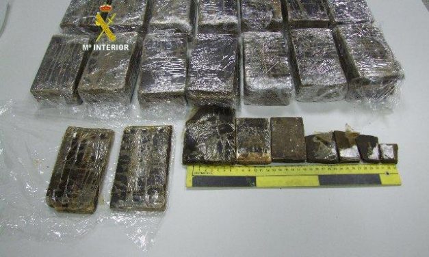 La Guardia Civil consigue aprehender más de 12 kilos de resina de hachís en un control en Moraleja