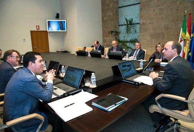 El Gobierno de Extremadura generará un déficit estratégico para conseguir el crecimiento económico