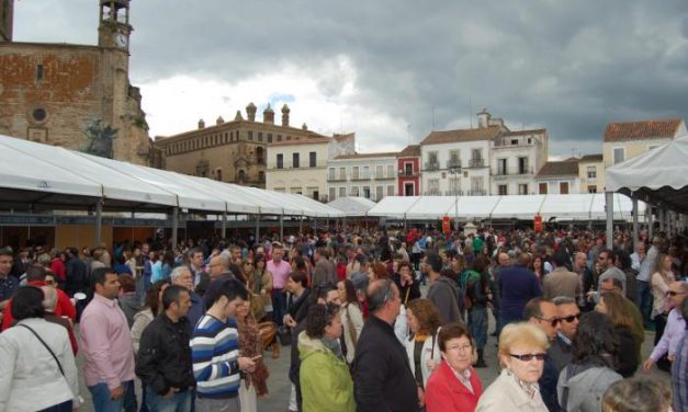 La Feria Nacional del Queso vendió 75.000 tickets en la jornada inaugural y llenó Trujillo de público