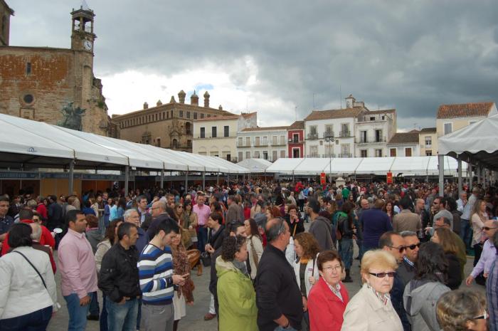 La Feria Nacional del Queso vendió 75.000 tickets en la jornada inaugural y llenó Trujillo de público