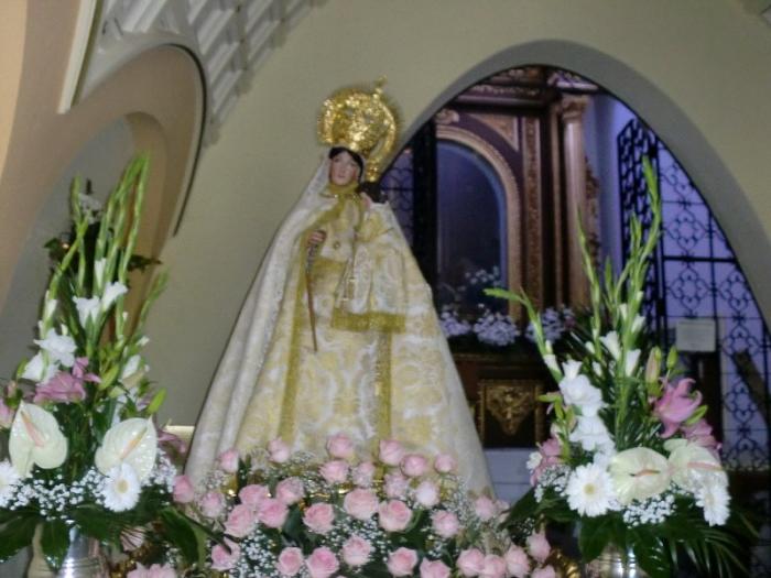 Miles de personas participan en la popular romería de la Virgen de la Vega, patrona de Moraleja