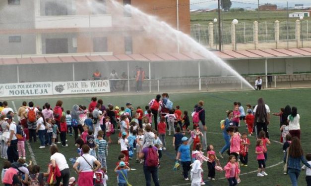 Más de 200 escolares del Joaquín Ballesteros participan en las II «Peque Olimpiadas» de Moraleja