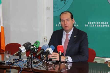 Hernández Carrón anuncia que el centro de salud de Suerte de Saavedra abrirá sus puertas el 28 de mayo