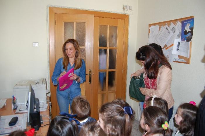 Alumnos del colegio Joaquín Ballesteros de Moraleja visitan las instalaciones de Radio Interior