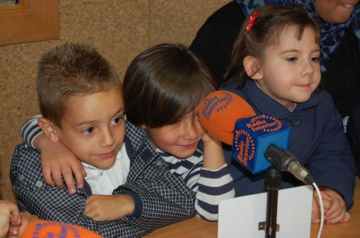 Alumnos del colegio Joaquín Ballesteros de Moraleja visitan las instalaciones de Radio Interior