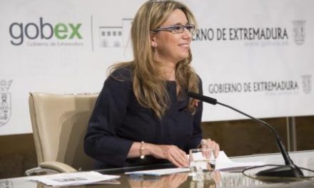 La vicepresidenta extremeña lanza un mensaje de apoyo a los trabajadores de Caja Extremadura