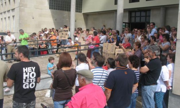 Medio millar de personas se manifiesta en Moraleja contra el traslado de Aspace a Torrejoncillo