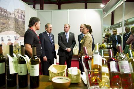 Barrios destaca la calidad de los vinos extremeños y aboga por potenciar la comercialización