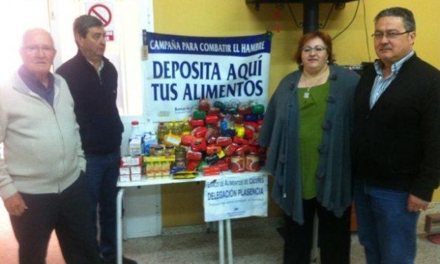 La Asociación de Vecinos Río Jerte dona 200 kilos de comida al Banco de Alimentos de Plasencia