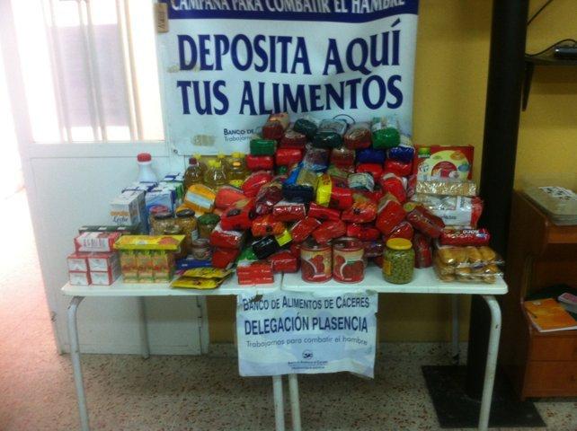 La Asociación de Vecinos Río Jerte dona 200 kilos de comida al Banco de Alimentos de Plasencia