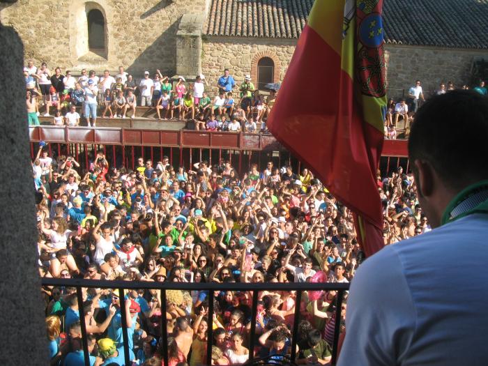 Cerca de mil personas aclaman al Dj Carlos Chaparro durante el pregón de San Buenaventura