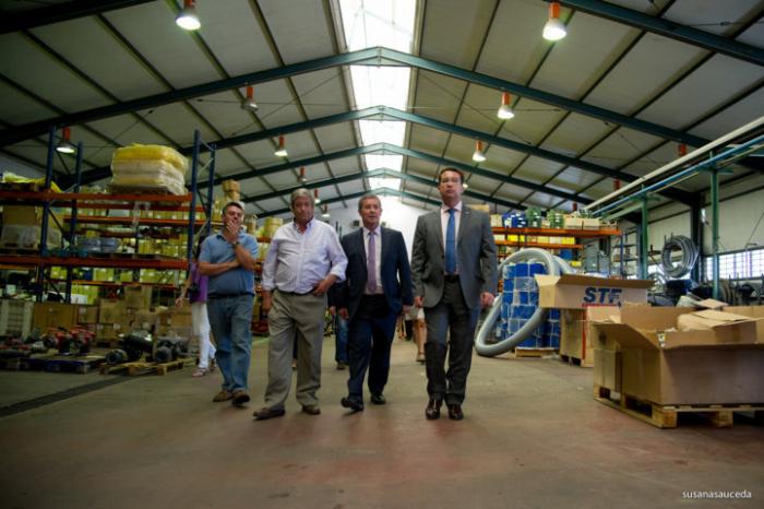 Manzano muestra su apoyo a los agricultores y ganaderos en la defensa de sus intereses en la negociación de la PAC