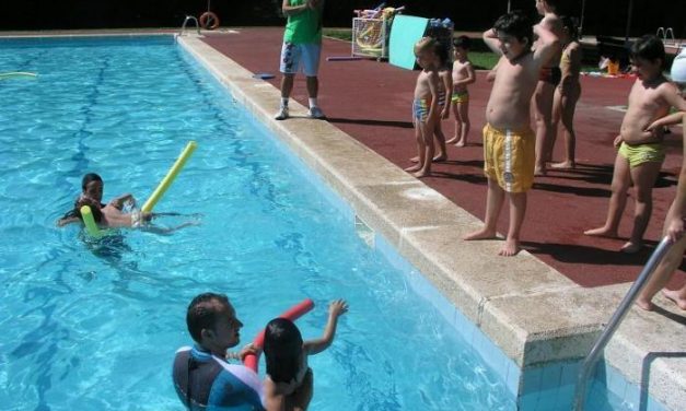 El Ayuntamiento de Moraleja reabre el plazo de inscripción para los cursos libres de natación del mes de agosto