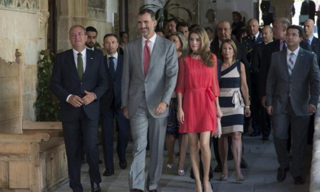 Los Principes de Asturias presiden en Cáceres la sesión de trabajo de los directores del Instituto Cervantes
