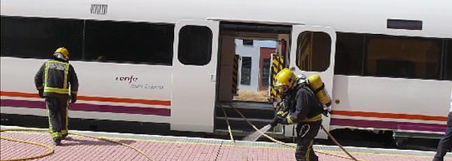 El incendio de una máquina obliga a desalojar un tren de Renfe en la estación de Navalmoral de la Mata