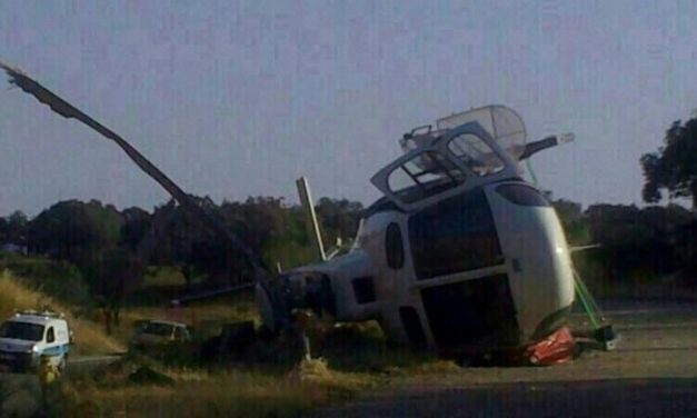 Dos brigadistas del Infoex de Valencia de Alcántara heridos leves al volcar un helicóptero que despegaba en Pallares