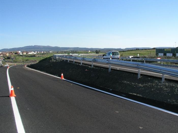 Fomento invierte casi un millón de euros en la mejora de la seguridad vial de la red autonómica de carreteras
