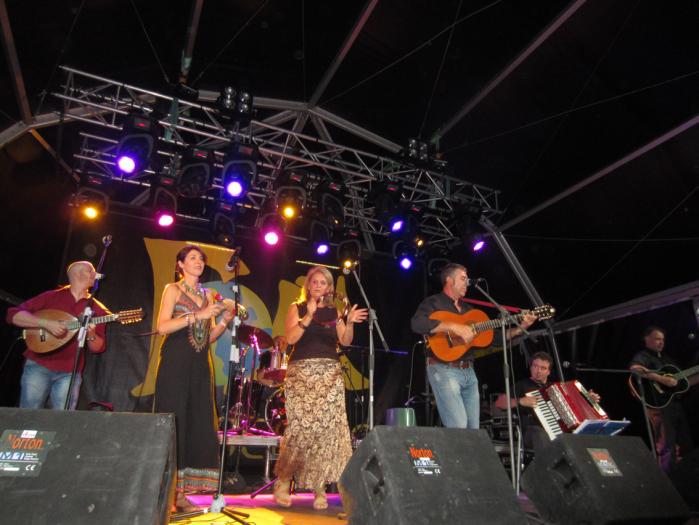 El ritmo portugués de Oquestrada triunfa en la segunda jornada de conciertos del Festival Folk Plasencia