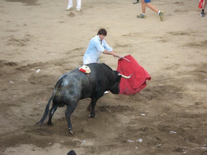 El torero Pascual Gómez herido muy grave tras ser corneado en una capea en Fuenteguinaldo