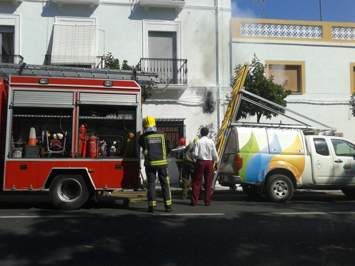 La explosión de un cuadro eléctrico provoca un incendio en una casa Valencia de Alcántara