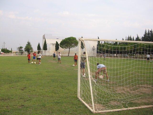El Ayuntamiento de la localidad  de  Moraleja organiza las ligas de fútbol y pádel