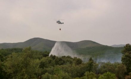 El Ministerio de Agricultura autoriza el envío de un helicóptero bombardero a un incendio en Collado