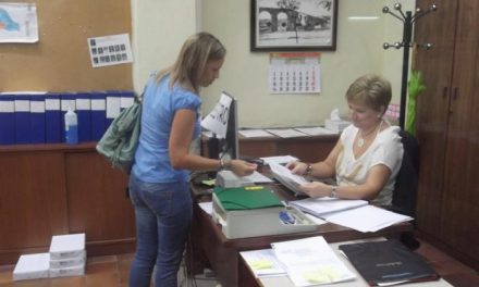 La concejala Mónica García solicita en el registro el abandono del grupo socialista de Plasencia