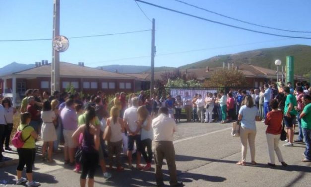 La comunidad educativa demanda la continuidad de la residencia de estudiantes de Caminomorisco