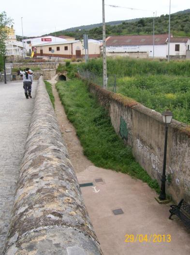 El Ayuntamiento de Plasencia acondicionará el paso existente junto al Puente Nuevo