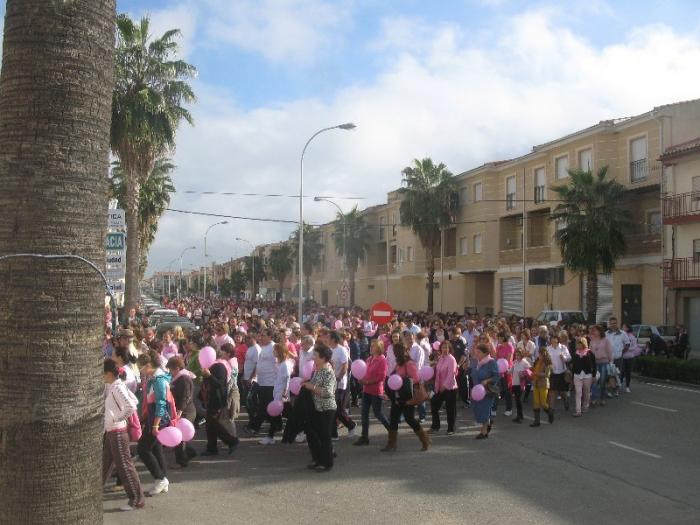 Alrededor de mil personas participan en la marcha contra el cáncer de mama de Moraleja