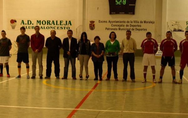 La Liga de Fútbol Sala de Moraleja “Santiago Novas» comienza con un minuto de silencio