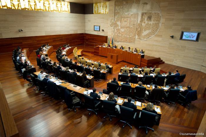 El Parlamento de Extremadura rechaza la enmienda  del PSOE y los PGEx siguen su trámite