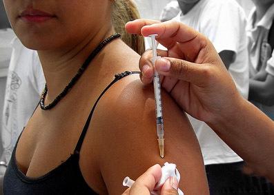 La Junta de Extremadura decidirá en octubre si financia la vacuna causante del cáncer de cuello de útero