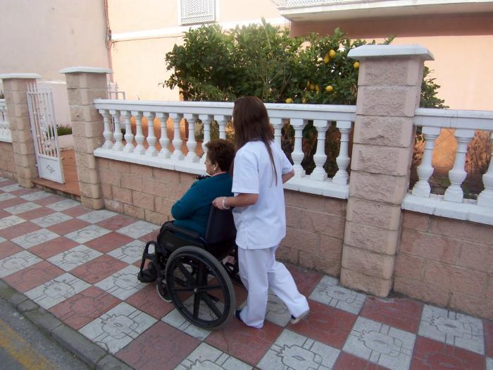 Valencia de Alcántara mantendrá el servicio de atención a personas dependientes hasta 2014