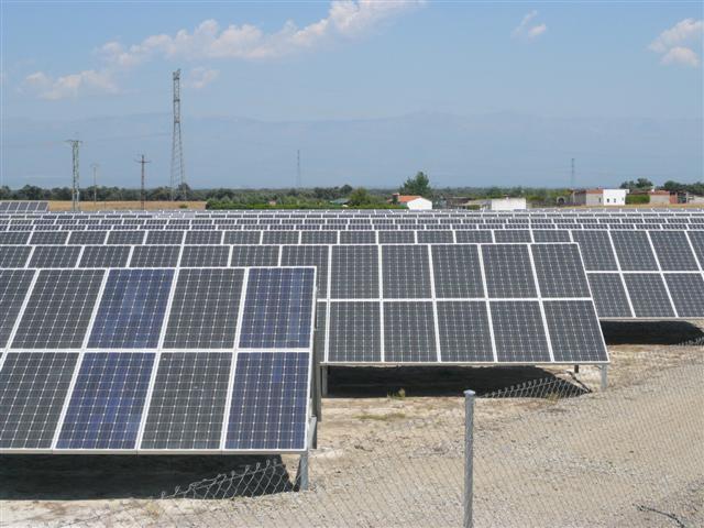 Talayuela modifica sus normas subsidiarias para facilitar la implantación de empresas de energía solar