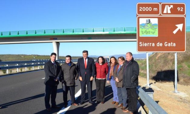 El Gobierno de Extremadura instala en la autovía EX–A1 un sistema de señalización turística pionero en España