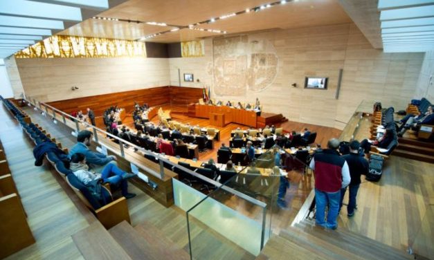 La Asamblea de Extremadura aprueba la Ley de Medidas Tributarias tras el rechazo de 18 de las 20 enmiendas
