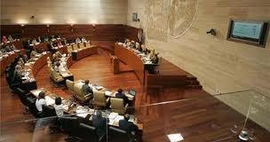 La Asamblea de Extremadura debate este jueves las últimas 254 enmiendas parciales a los presupuestos