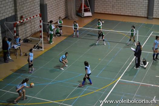 Más de 100 jóvenes competirán esta temporada en los equipos femeninos del Club Voleibol Coria