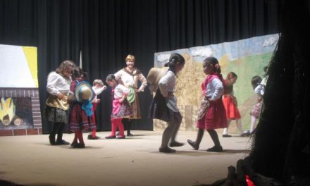 La actuación del grupo de jóvenes extremeños de Clara Blanco en Moraleja cosechó un éxito de público