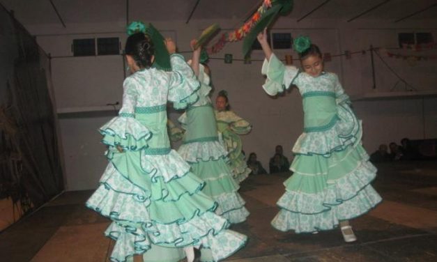 Los bailes de los grupos de sevillanas de Ana María Pérez de Moraleja completan la programación navideña