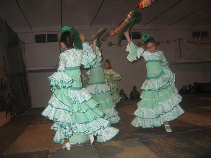 Los bailes de los grupos de sevillanas de Ana María Pérez de Moraleja completan la programación navideña