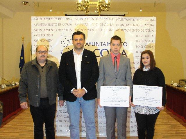 El Ayuntamiento de Coria premia el esfuerzo de los mejores expedientes académicos del IES Alagón